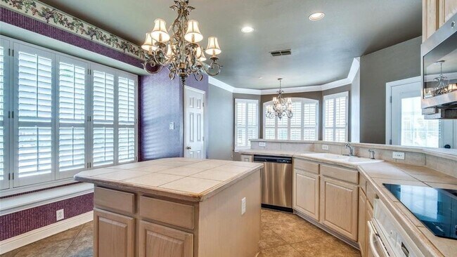 Building Photo - 452 Richmond St