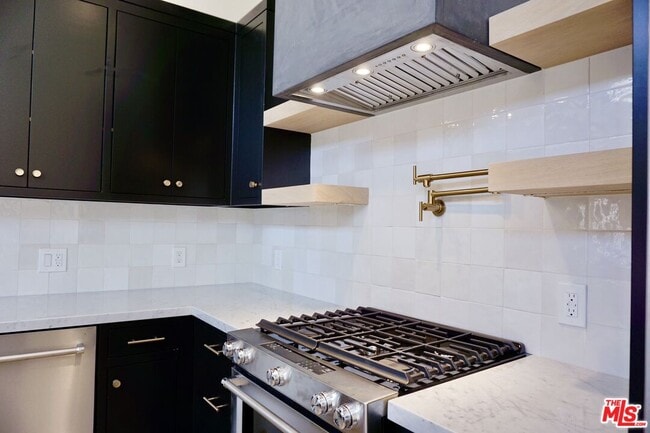 Building Photo - 2668 Greenfield Ave