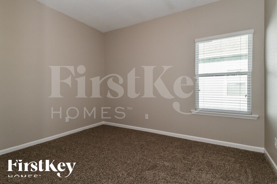 Building Photo - 15803 Douglas Lake Dr