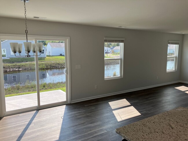 Building Photo - 3 Bedroom 2 Bathroom House- Groves at Sout...