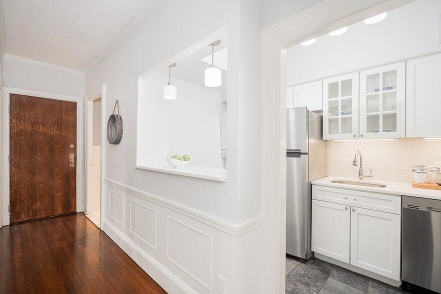 Building Photo - 112 Pinckney St