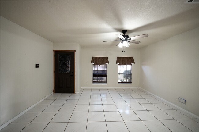 Building Photo - 3343 Bandell Dr