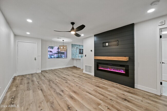 Building Photo - 12212 N Paradise Vlg Pkwy S