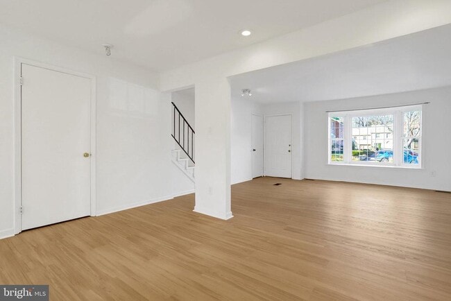 Building Photo - 9911 Whitewater Dr