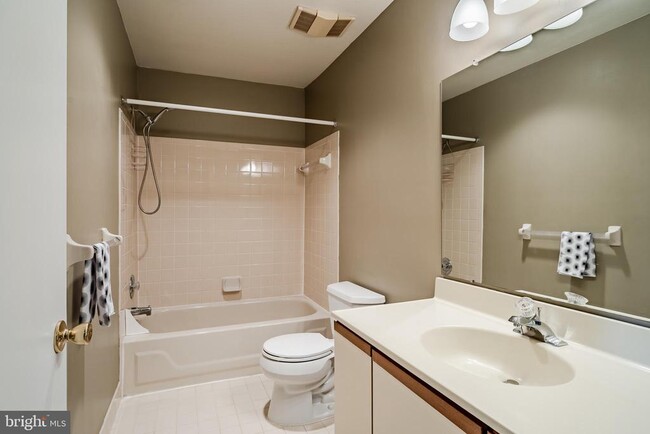 Building Photo - 801 Winchester Ct
