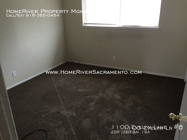 Building Photo - Spacious Two Bedroom 1.5 Bath Condo