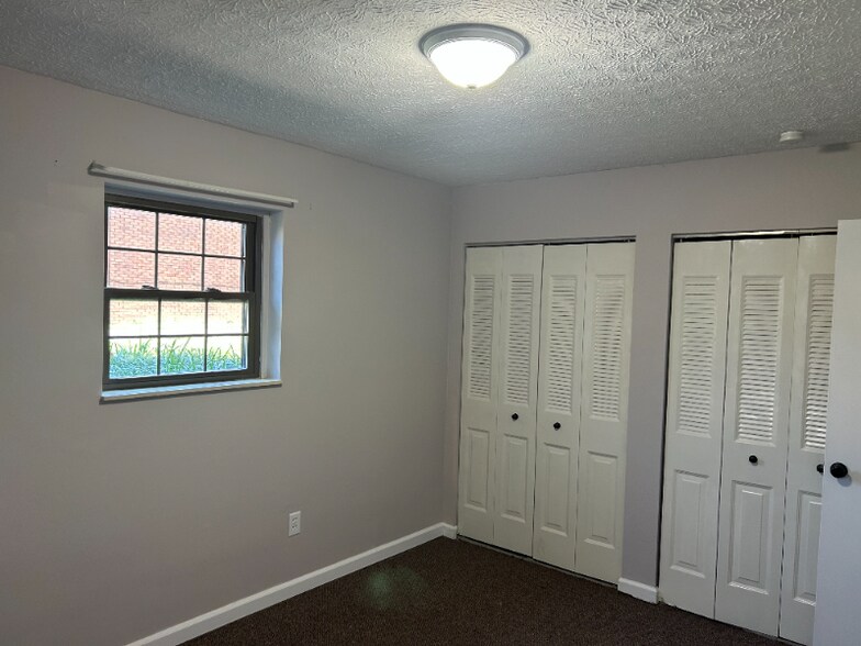 Building Photo - 120 Skyline Dr