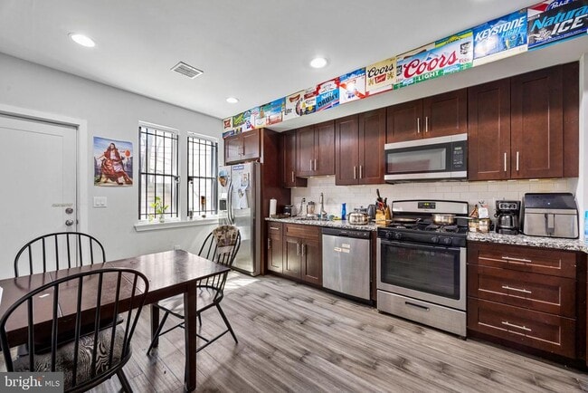 Building Photo - 1720 Arlington St