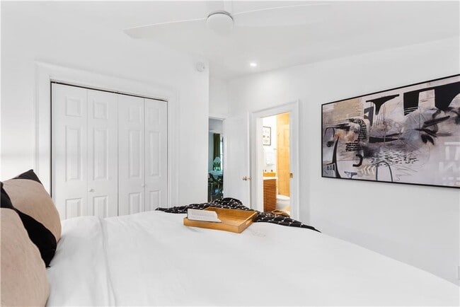 Building Photo - 720 Mollie St SE