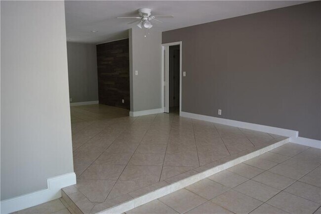 Building Photo - 4625 Glenwood Dr