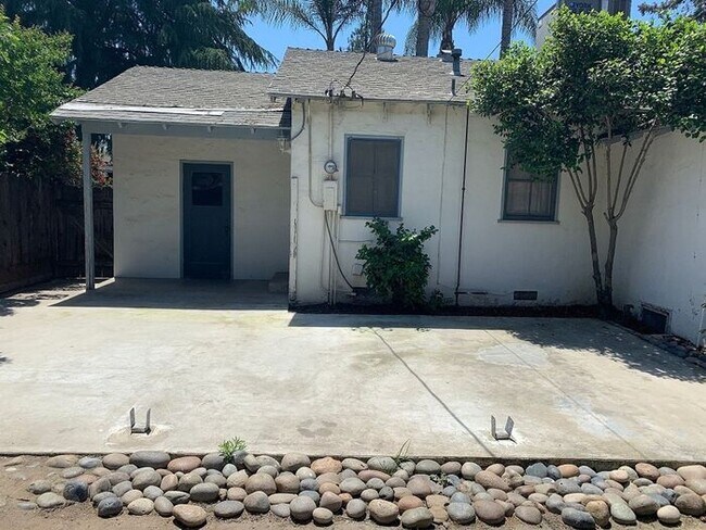 Building Photo - Charming Beverly Glen Home for Rent!