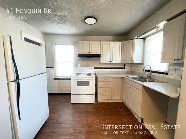 Building Photo - SECTION 8 APPROVED  - Charming 3 Bed/1Bath...