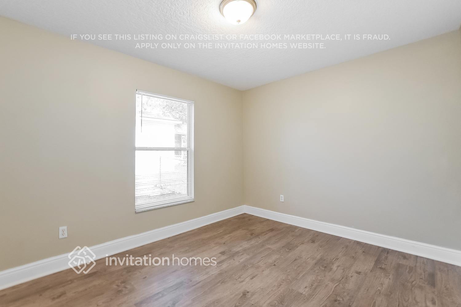 Building Photo - 423 Woodview Dr