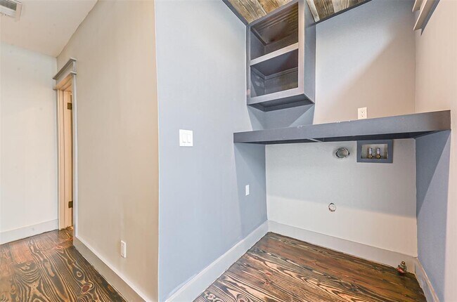 Building Photo - 1306 Tabor St