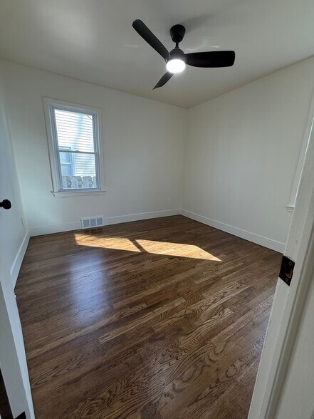 Building Photo - 125 S Minerva Ave