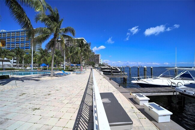 Building Photo - 2101 Brickell Ave