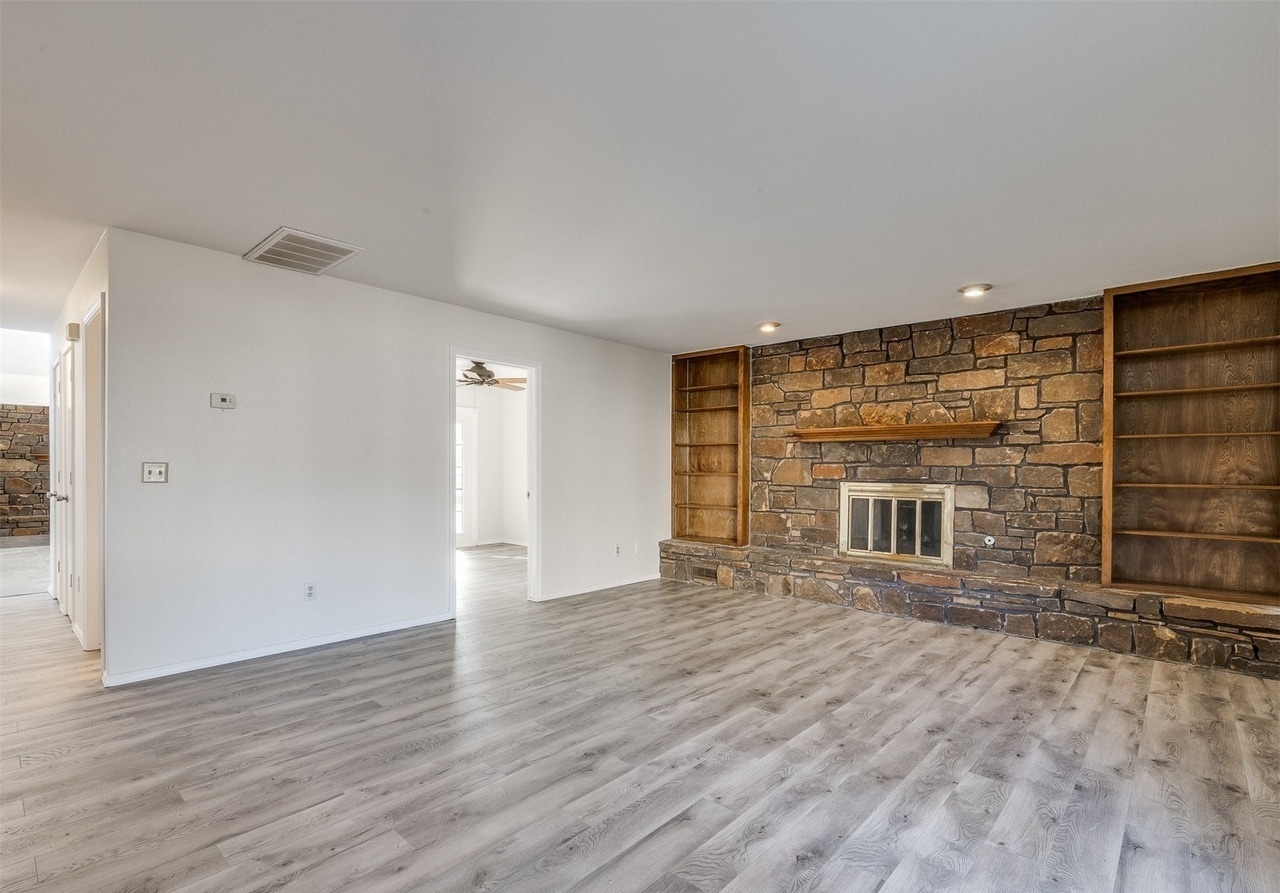 Building Photo - 2605 W Washington Cir