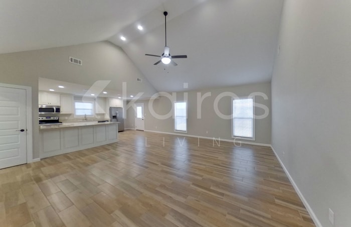 Building Photo - 102 White Water Ln