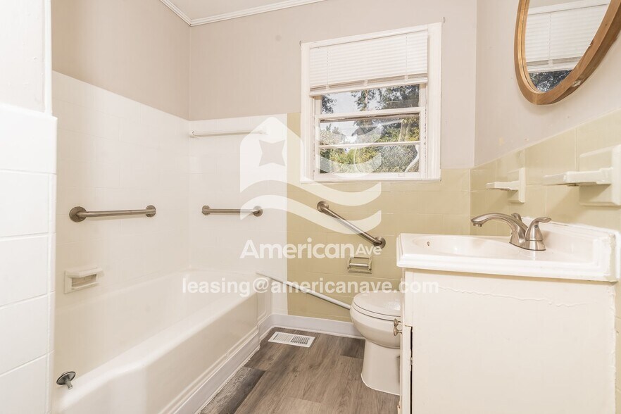 Building Photo - 3054 Somerset Dr