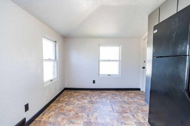 Building Photo - 1309 S Gary Dr