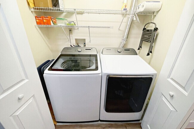 Building Photo - Pet-Friendly Ridgecrest Townhome