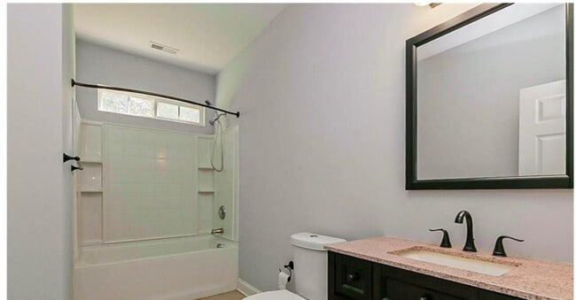 Building Photo - Leah Meadow