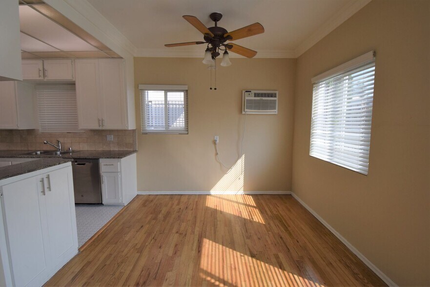 Building Photo - 12427 Riverside Dr