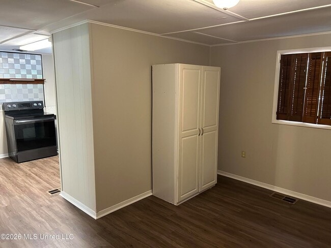 Building Photo - 3464 S Red Banks Rd