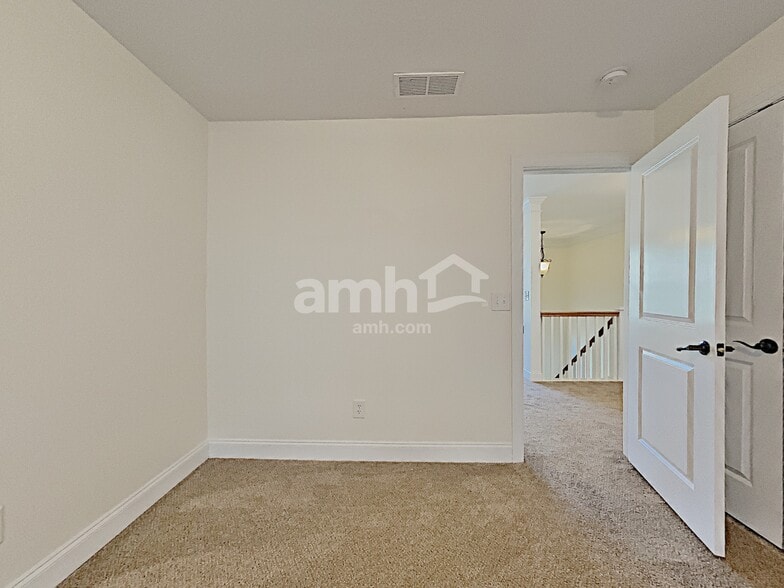 Building Photo - 263 Royal Cres Terrace