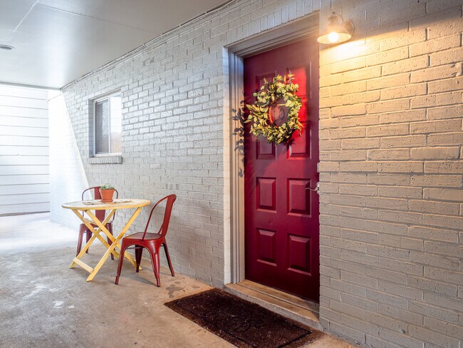 Building Photo - 2122 Hancock Dr