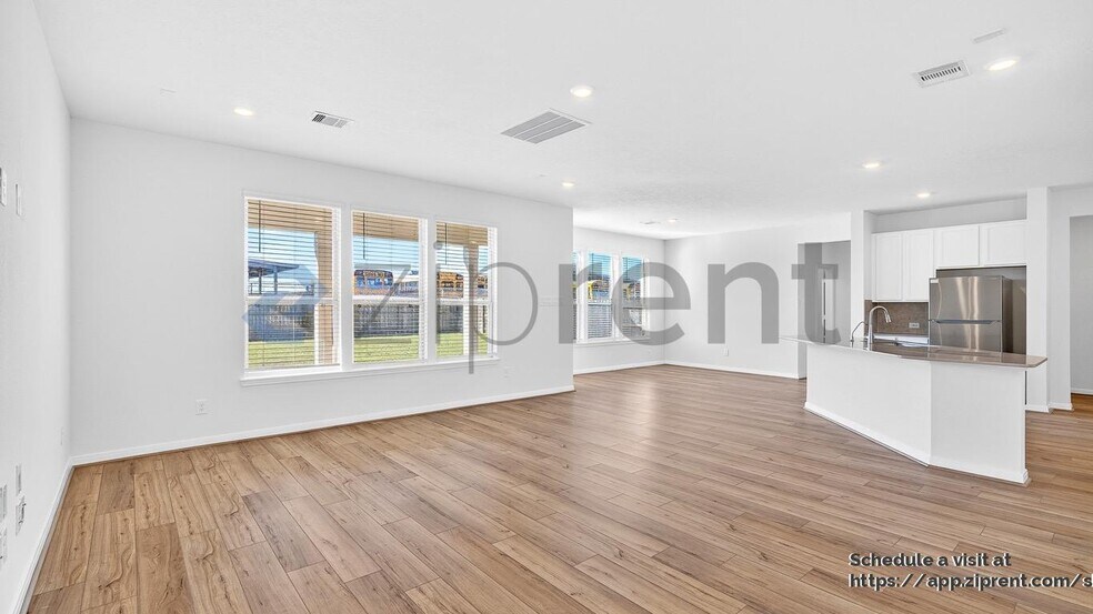 Building Photo - 7611 Coral Ky Dr