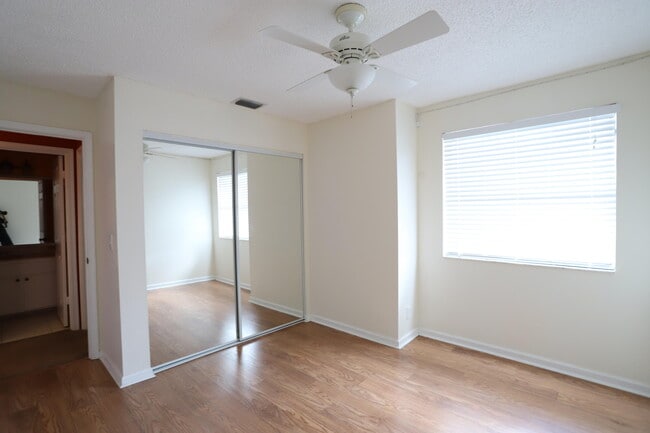 Building Photo - 1715 Woodbridge Lakes Cir