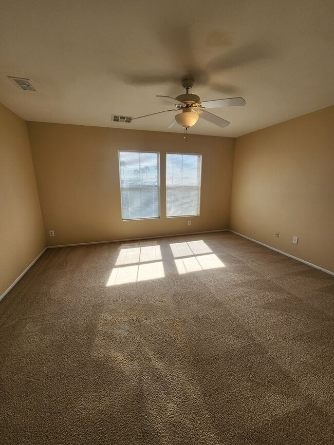 Building Photo - Spacious 4 bedroom home in North Las Vegas