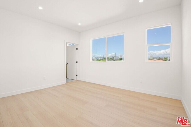 Building Photo - 1707 Burnside Ave