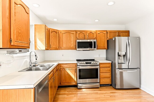 Building Photo - 808 Yorkview Dr