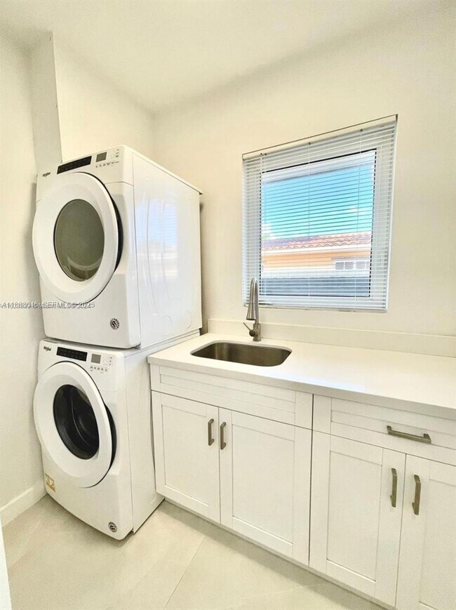 Building Photo - 6329 SW 23rd St