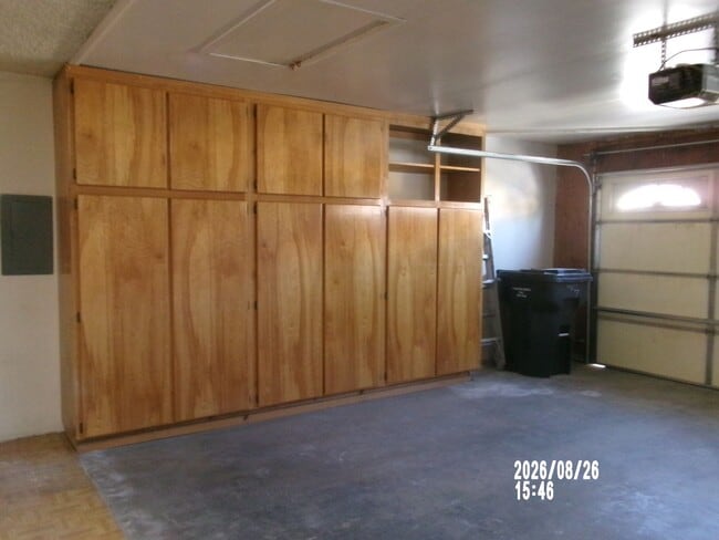 Building Photo - 1000 Olive Dr