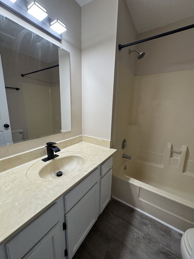 Building Photo - Move-In Ready 3 Bedroom 2 Bath Home in Antioch!