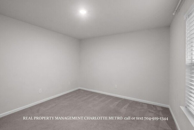 Building Photo - Stunning 4-BR Home on Wooded Cul-De-Sac Lot in Brightwater – Minutes from Rivergate!