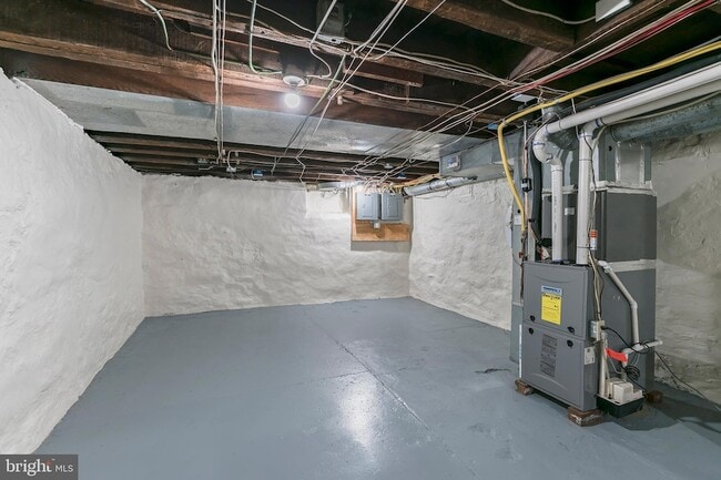 Building Photo - 340 College Ave