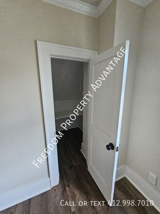 Building Photo - 462 McKinley Ave