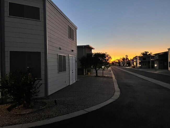 Building Photo - 17200 W Bell Rd