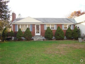 Building Photo - 453 Strickland St
