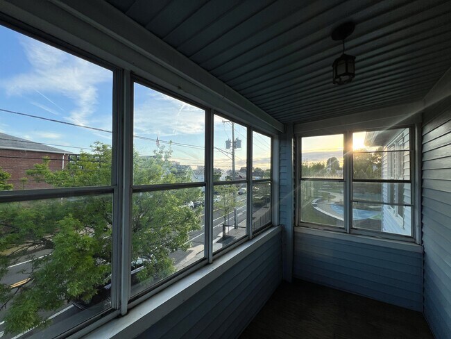 Building Photo - 274 Chelsea St