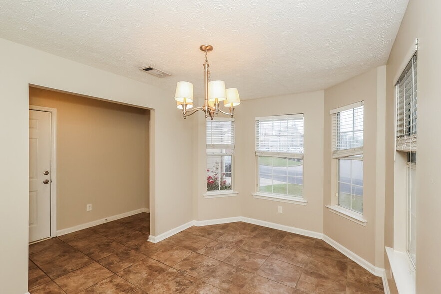 Building Photo - 5599 Rock Shoals Way