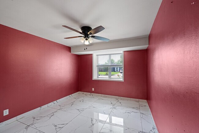 Building Photo - 5718 Greencraig Dr