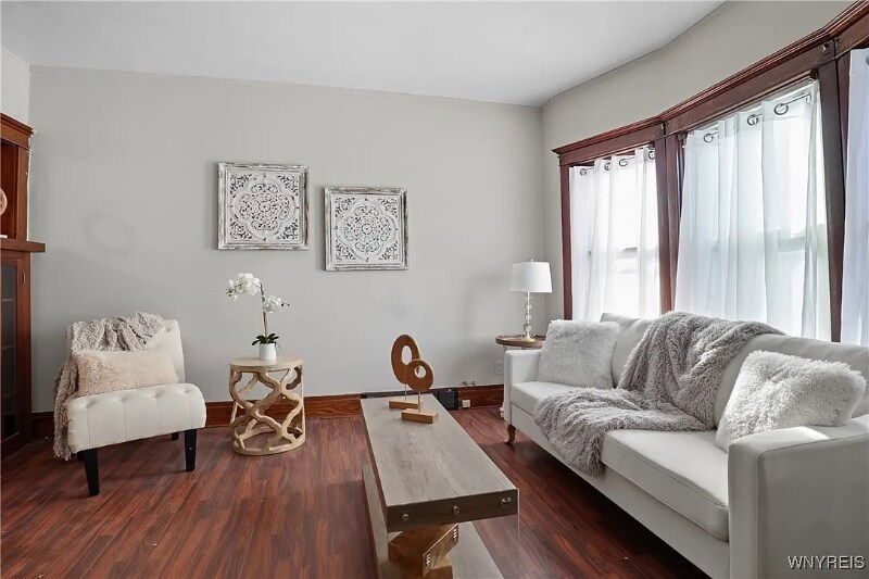 Building Photo - 10 Russell St