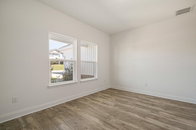 Building Photo - 4902 Kensington Ln