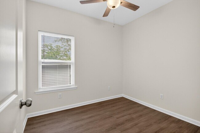 Building Photo - 3109 W 11th St