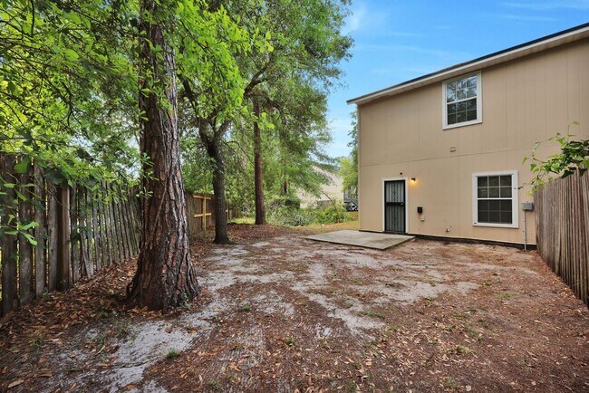 Building Photo - 3 Bedroom Townhouse for Rent! Special Low Pricing